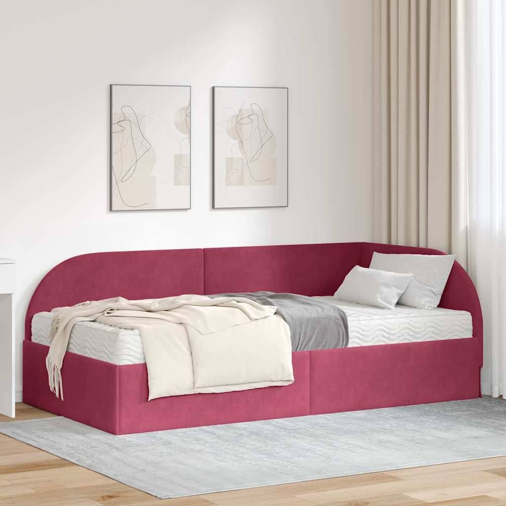Ein modernes Schlafzimmer zeigt ein rosa gepolstertes Bett mit weißer und beigefarbener Bettwäsche, zwei abstrakte gerahmte Kunstwerke darüber und einen neutralen Teppich.