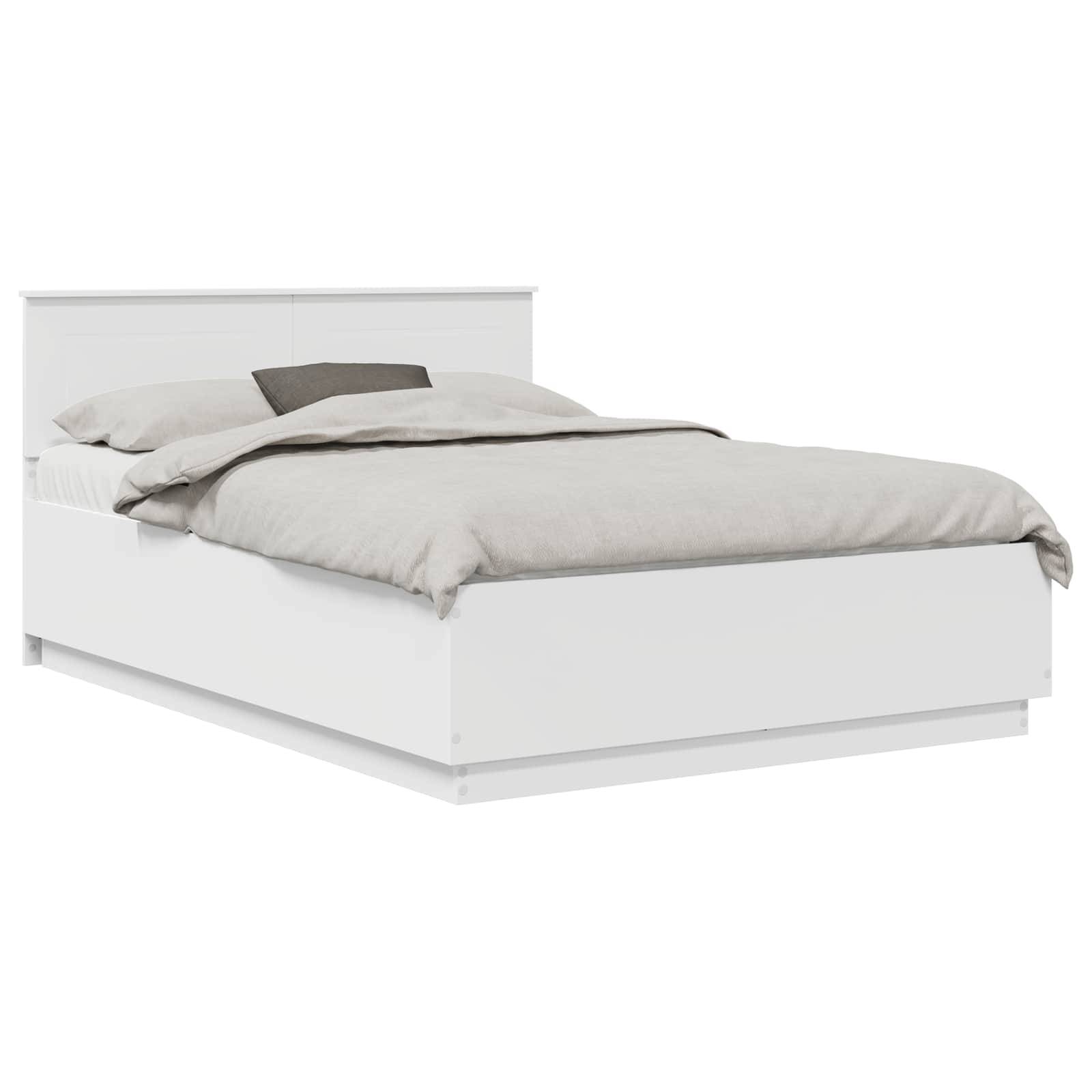 Ein weißes modernes Plattformbett mit einer weiß-grauen Bettdecke und einem Kissen, leicht nach rechts geneigt, auf einem einfachen Hintergrund angezeigt.