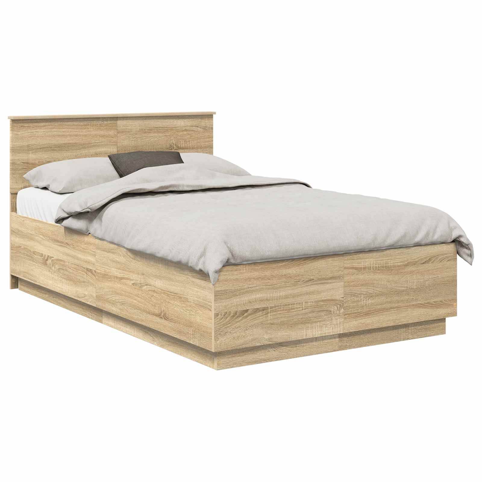 Ein Holzbettgestell mit Kopf- und Fußteil, ausgestattet mit neutral gefärbter Bettwäsche und Kissen, vor einem schlichten Hintergrund.