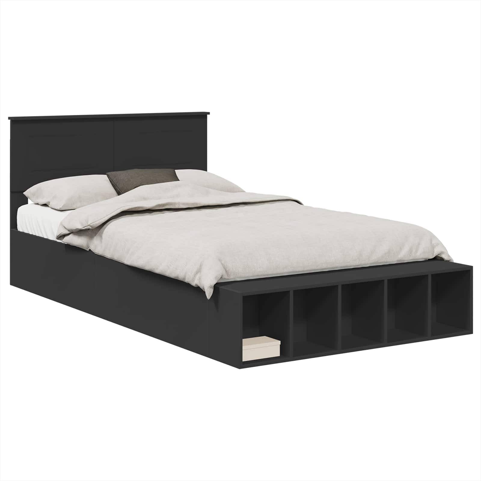 Ein schwarzes Plattformbett mit hohem Kopfteil, beigefarbener Bettwäsche und vier offenen Stauraumfächern am Fußende, in denen ein Buch liegt.