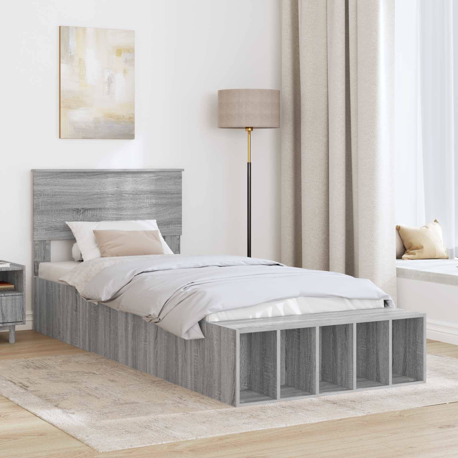 Ein modernes Schlafzimmer mit einem Bett aus grauem Holz, das Stauraummöglichkeiten aufweist, beigefarbener Bettwäsche, einem Nachttisch, einer Lampe, abstrakten Kunstwerken und einer Fensterbank.