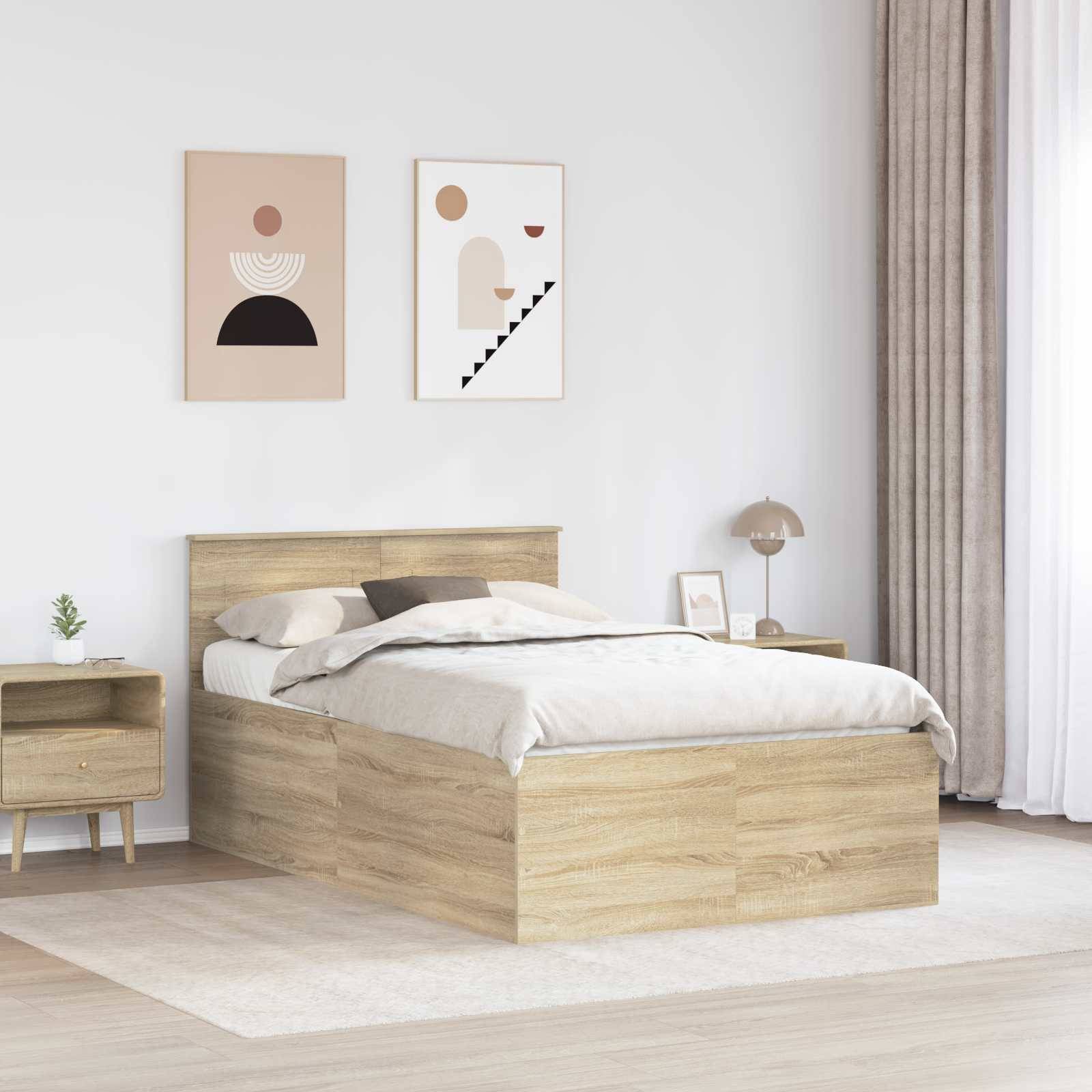 Ein minimalistisches Schlafzimmer mit einem Holzbett, neutraler Bettwäsche, zwei gerahmten abstrakten Drucken darüber, einem Nachttisch mit einer Pflanze und einer Lampe.