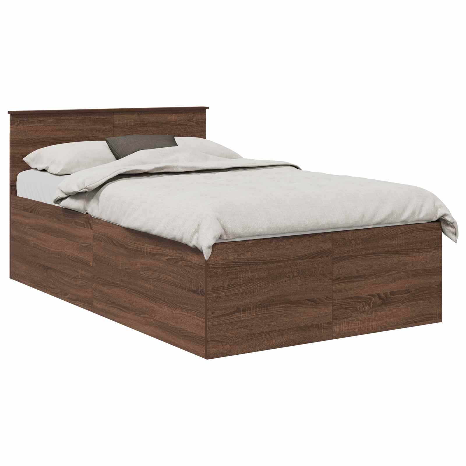 Ein Holzbett mit Kopfteil, gefertigt aus dunkelbraunem Holz, ist mit einer weiß-grauen Bettwäsche ausgestattet.