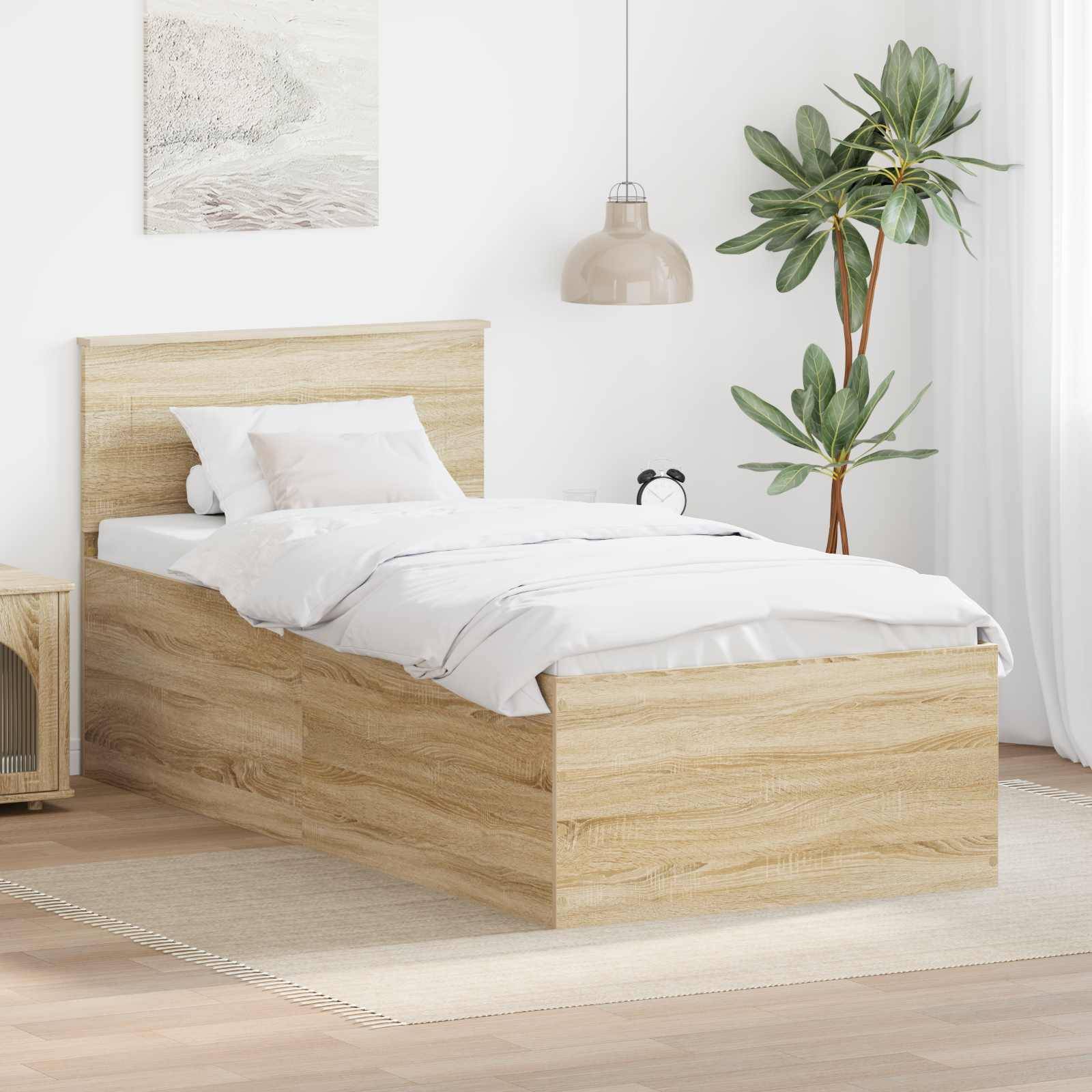 Ein minimalistisches Schlafzimmer mit einem Bett aus hellem Holz, weißer Bettwäsche, einer Nachttischlampe, einer kleinen Pflanze und einem strukturierten Wandkunstwerk.