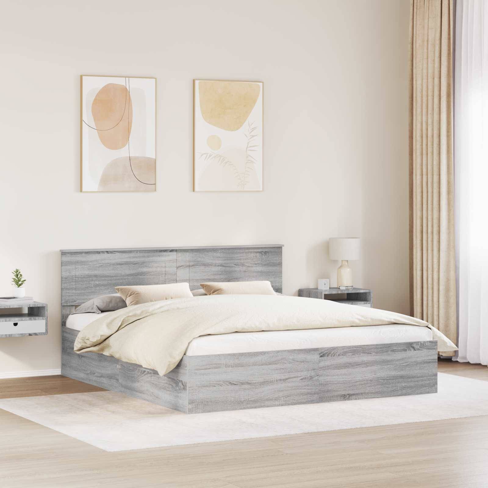 Modernes Schlafzimmer mit einem Bett aus grauem Holz, heller Bettwäsche, zwei abstrakten Kunstwerken an der Wand, schwebenden Nachttischen und einer Zimmerpflanze.