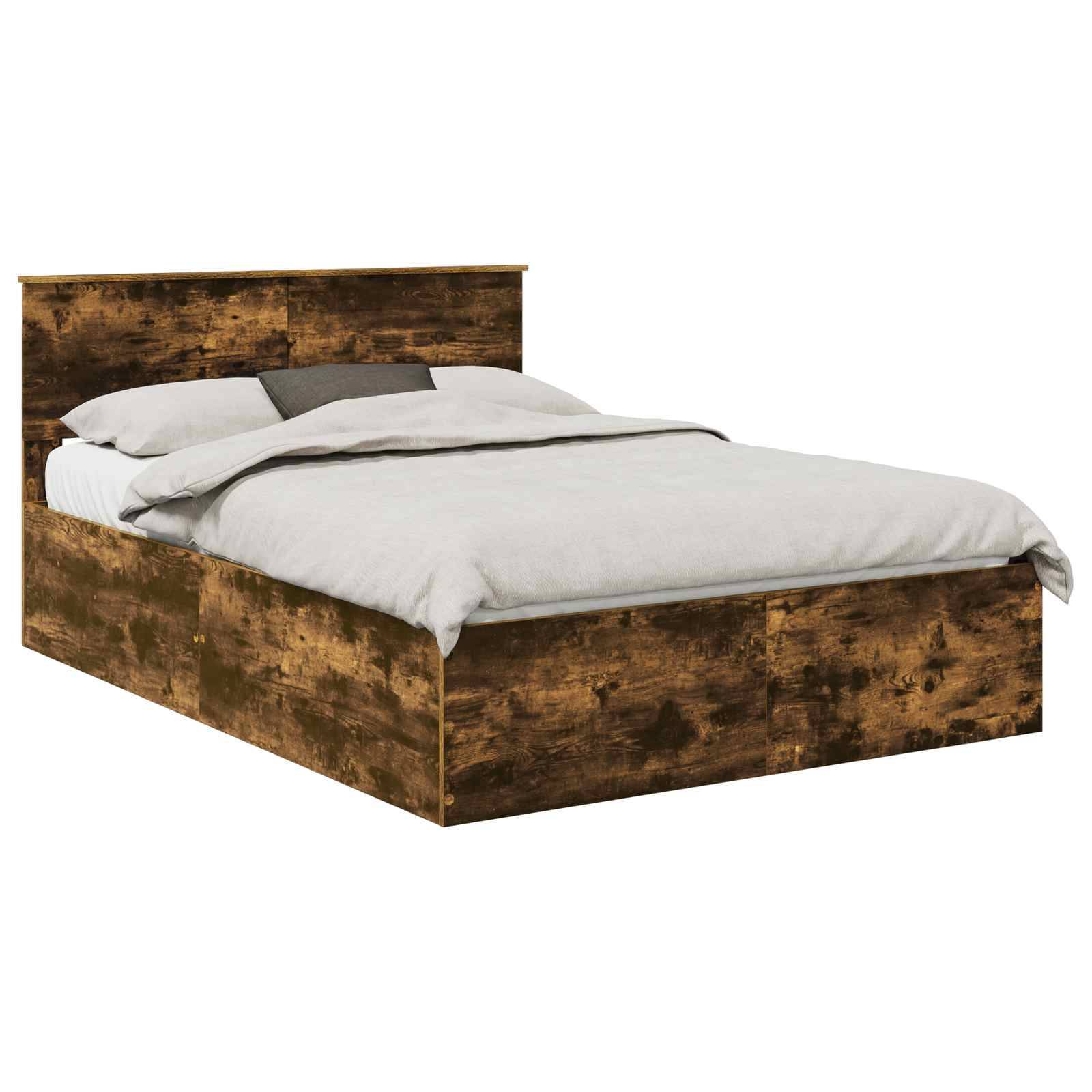 Ein Holzbett mit rustikaler Oberfläche, ausgestattet mit einem Kopfteil und zwei Schubladen unter dem Bett, ordentlich bezogen mit hellgrauer Bettwäsche.