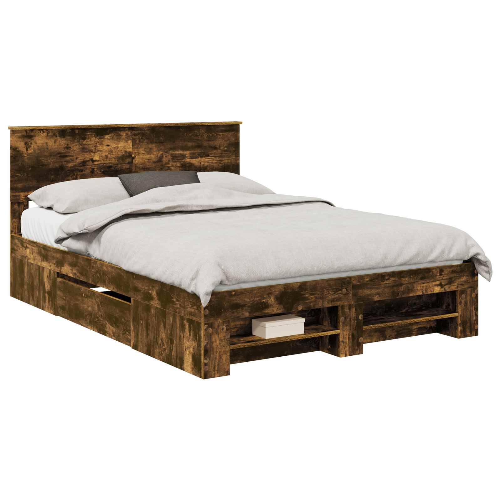 Holzbett mit rustikaler Oberfläche, ausgestattet mit einem Kopfteil und zwei unteren Regalen am Fußende des Bettes, die zur Aufbewahrung dienen.