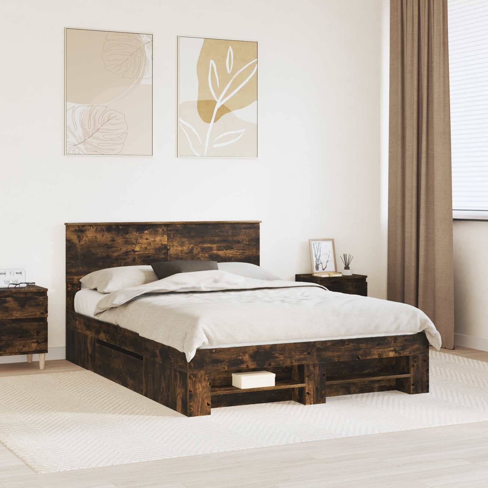Schlafzimmer mit einem Bett aus dunklem Holz und einem passenden Nachttisch auf einem beigen Teppich. Zwei abstrakte Kunstwerke hängen an der weißen Wand darüber.