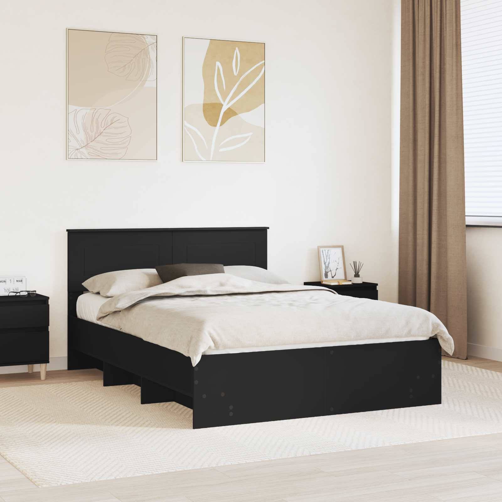 Modernes Schlafzimmer mit einem schwarzen Bett, beige Bettwäsche, passenden Nachttischen, abstrakter Wandkunst und großem Fenster mit beigen Gardinen.