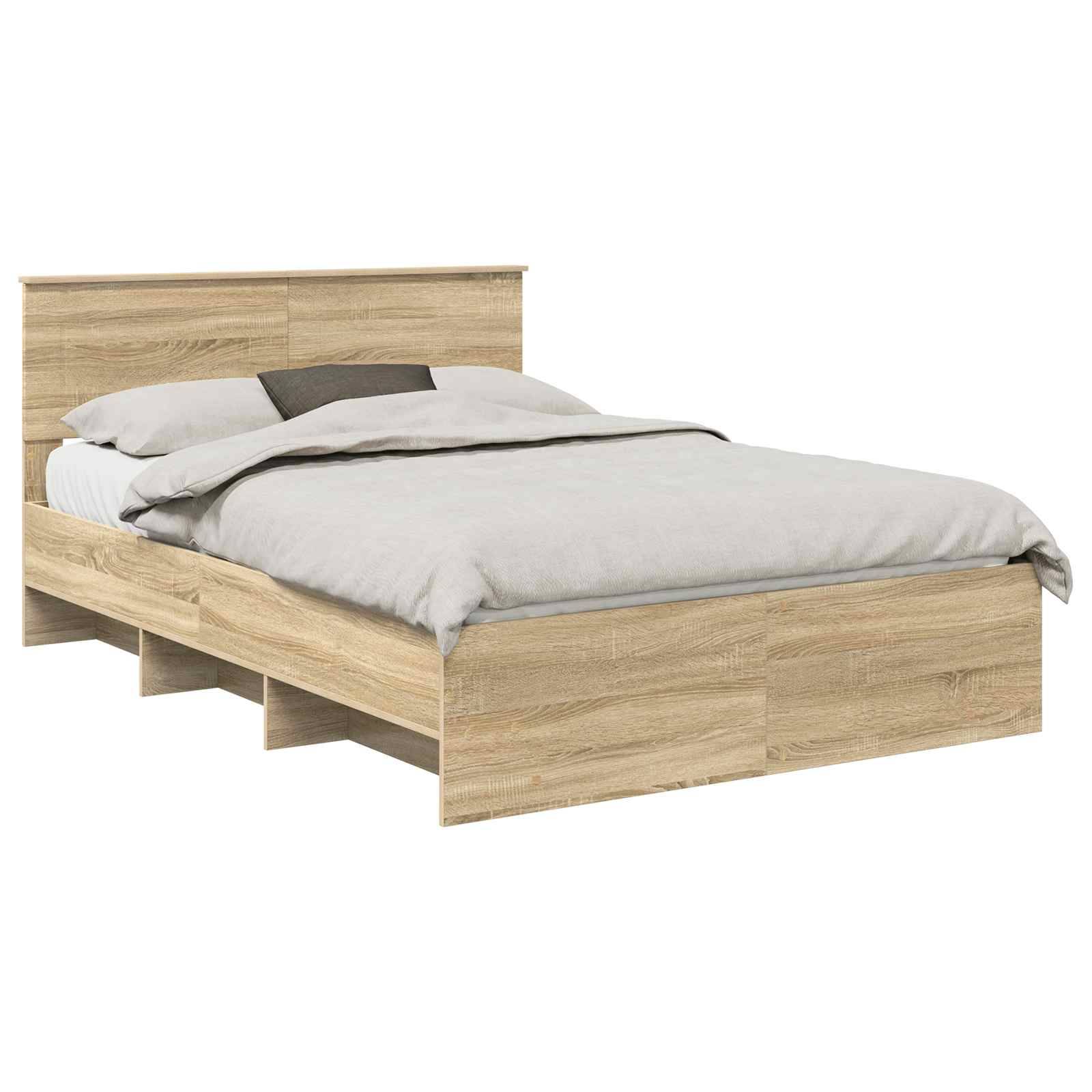 Ein Holzbett mit einem Kopfteil, versehen mit einer hellen Holzoberfläche und einem ordentlich bezogenen Bett mit grauen Laken und Kissen.