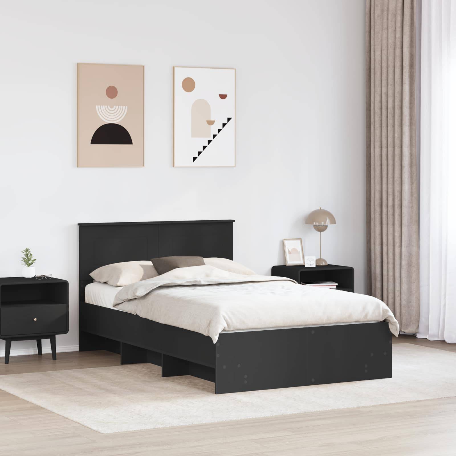 Schlafzimmer mit einem modernen schwarzen Bett, beigefarbener Bettwäsche, zwei Nachttischen, neutraler Wandkunst und einem weichen beigen Teppich, der eine gemütliche Atmosphäre schafft.