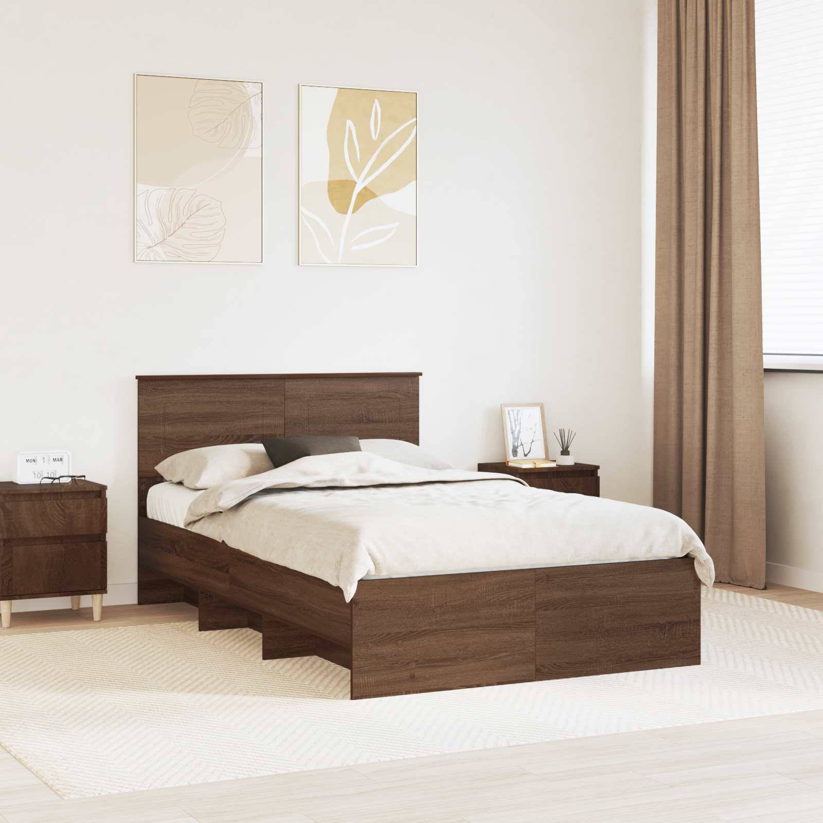 Ein modernes Schlafzimmer mit einem braunen Holzbett, weißer Bettwäsche, einem kleinen Nachttisch, zwei abstrakten gerahmten Kunstwerken an der Wand und beigen Vorhängen.