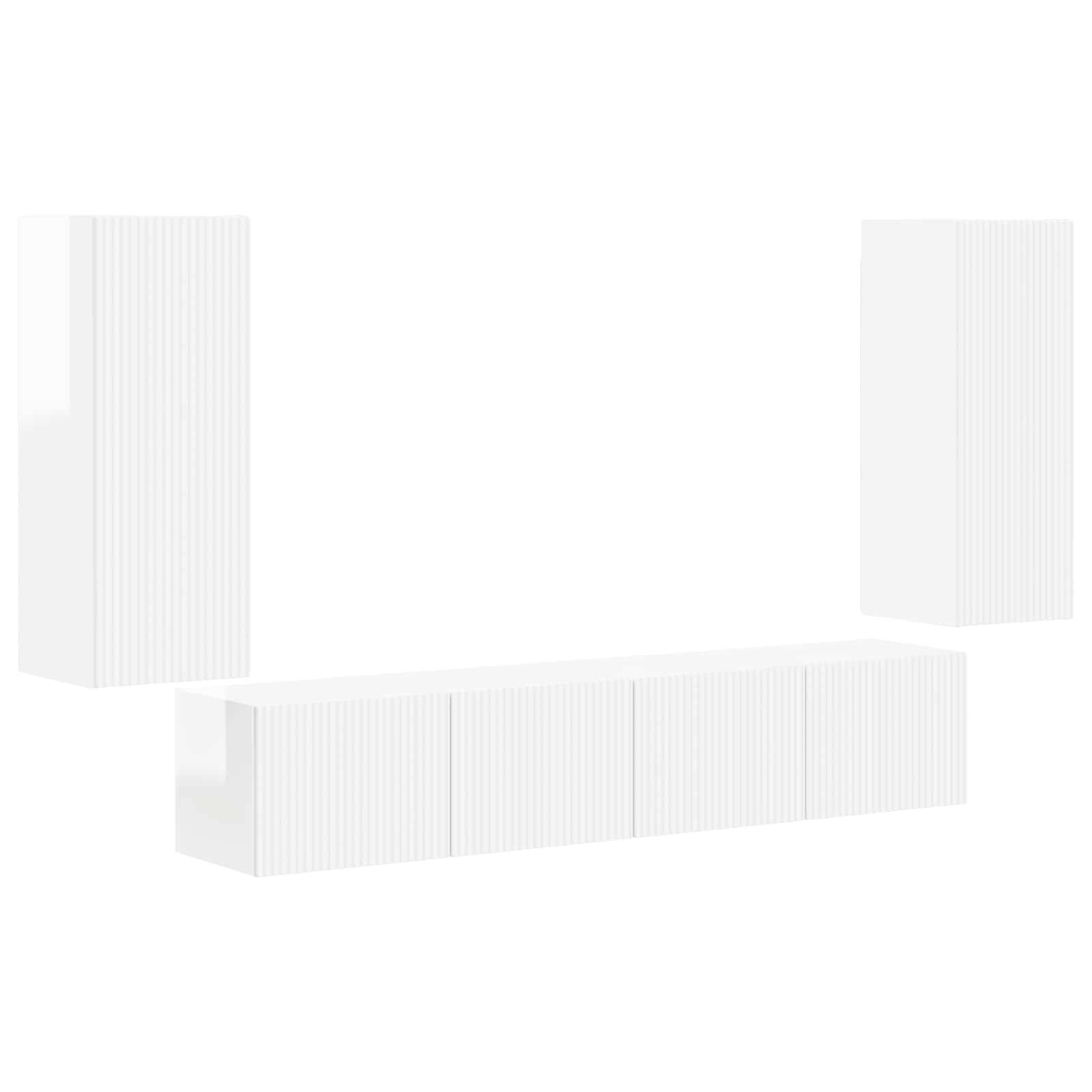 Wandmontierte weiße Schränke; zwei vertikale und ein horizontaler Schrank mit gerippter Paneelgestaltung, die eine minimalistische Aufbewahrungslösung bieten.