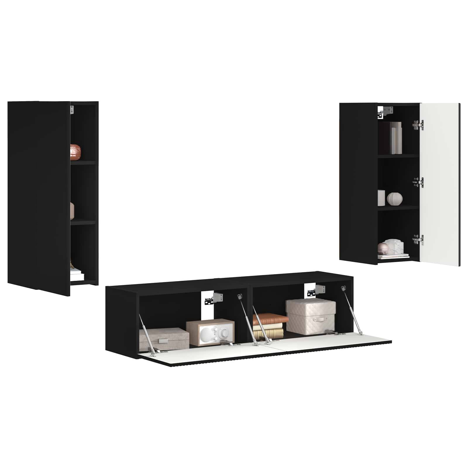 An der Wand montierte Aufbewahrungsschränke in Schwarz und Weiß mit offenen Regalen und verschiedenen Dekorationselementen.