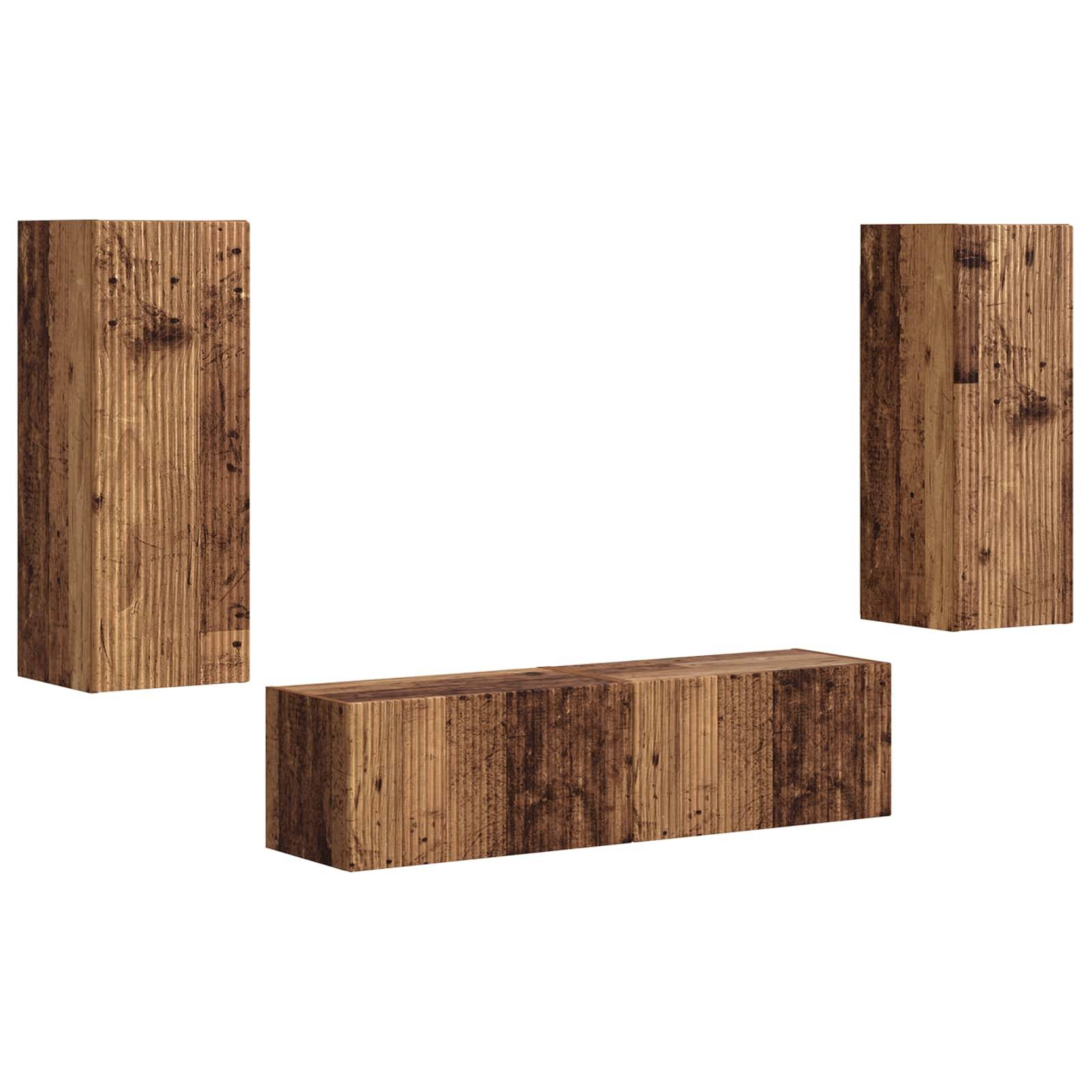 Ein Set aus drei rustikalen Holzwandschränken mit vertikaler Holzmaserung, die in einer U-Form vor einem weißen Hintergrund angeordnet sind.