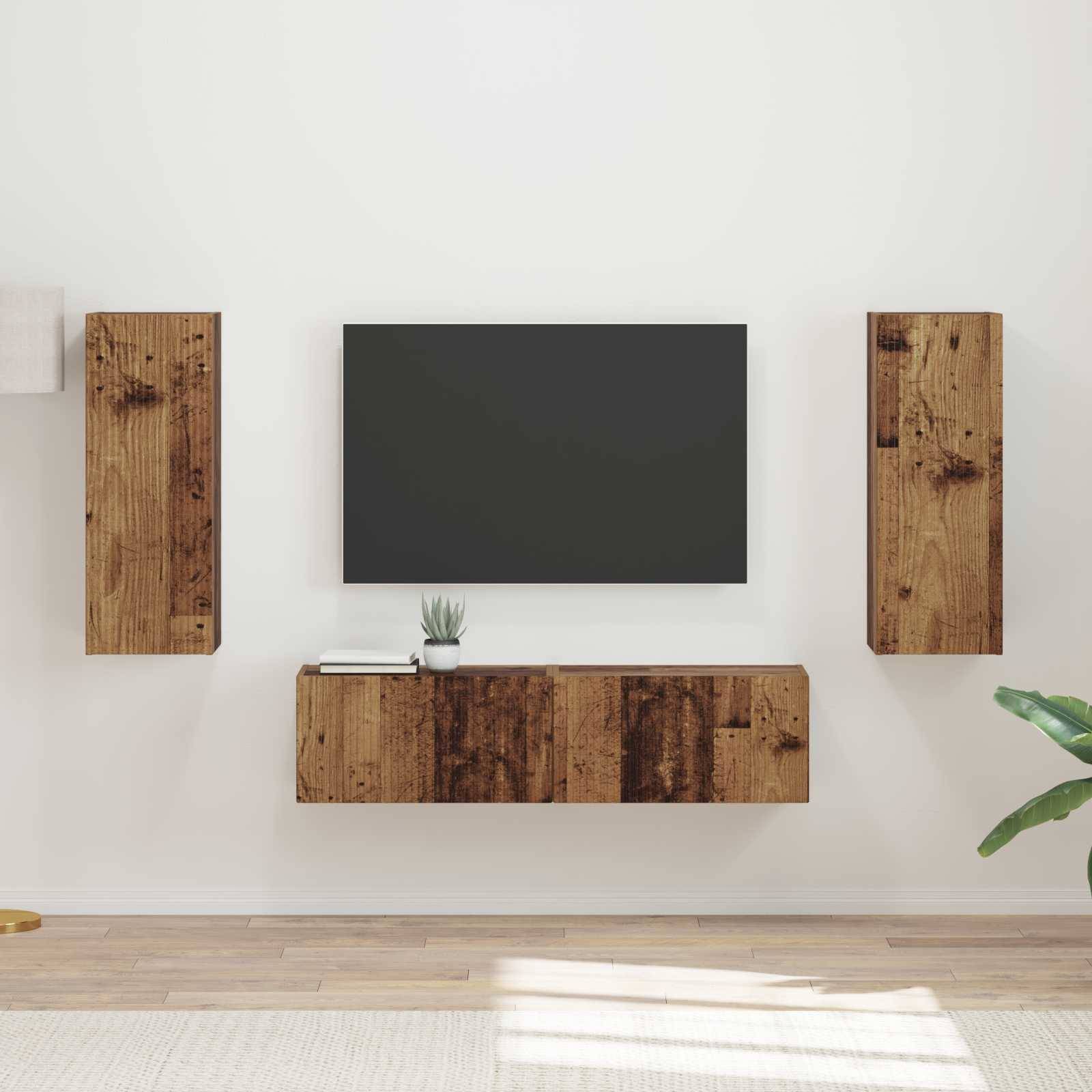Ein minimalistisches Wohnzimmer mit einer an der Wand montierten TV, einer Medienkonsole aus Holz und passenden Schränken vor einer hellen Wand, eine Pflanze auf dem Boden.