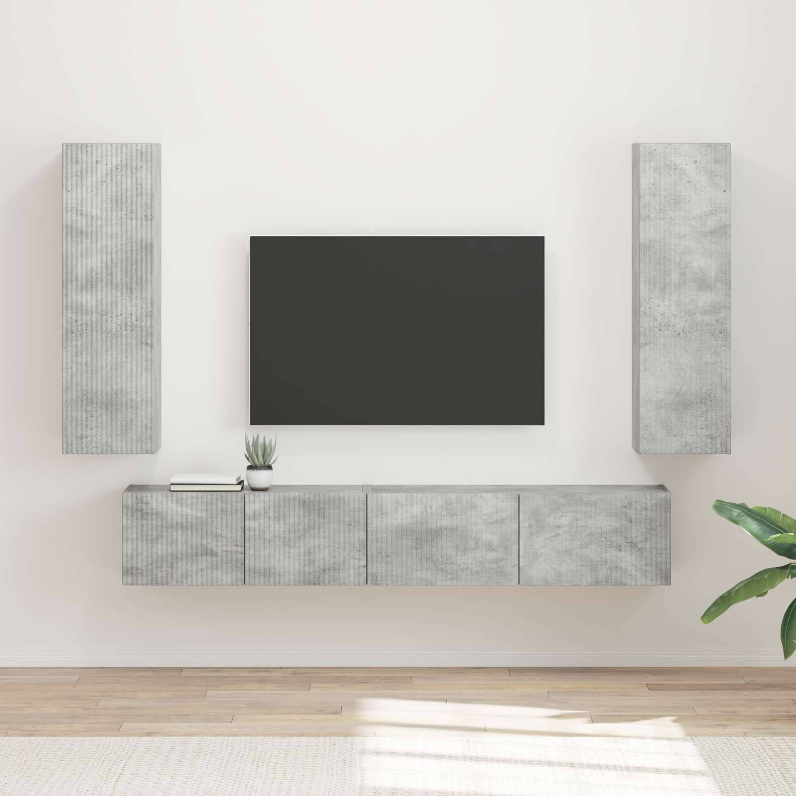 Wohnzimmer mit minimalistischem Design, ausgestattet mit einer wandmontierten TV-Anlage, flankiert von vertikalen Schränken und einer niedrigen Konsole darunter.