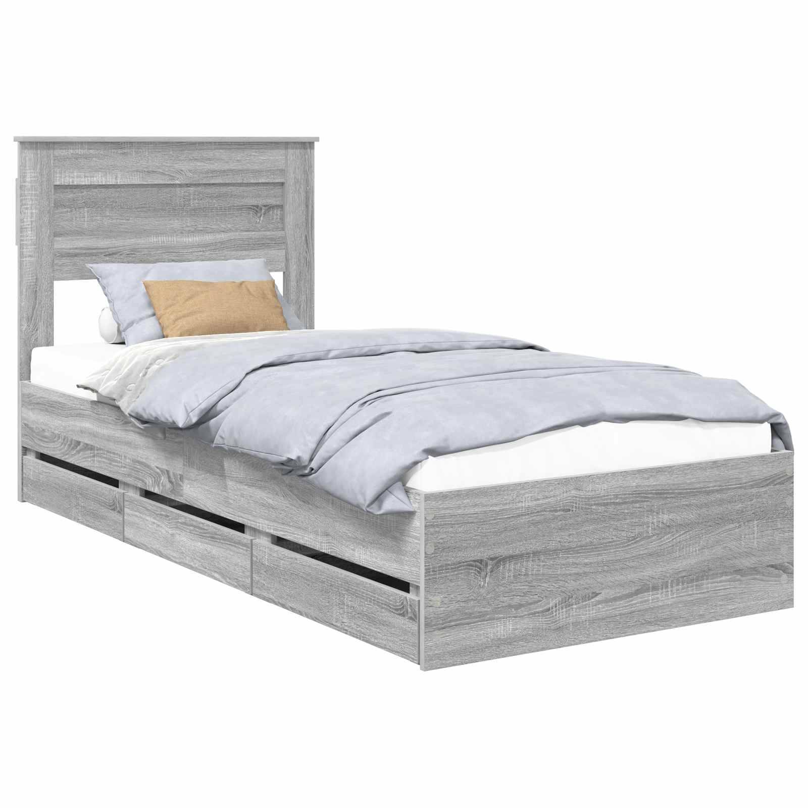 Ein graues Holzbett mit hohem Kopfteil, weißer Matratze und grauer Bettwäsche, versehen mit einem hellbraunen Kissen. Das Bett verfügt über integrierte Staurauszüge.