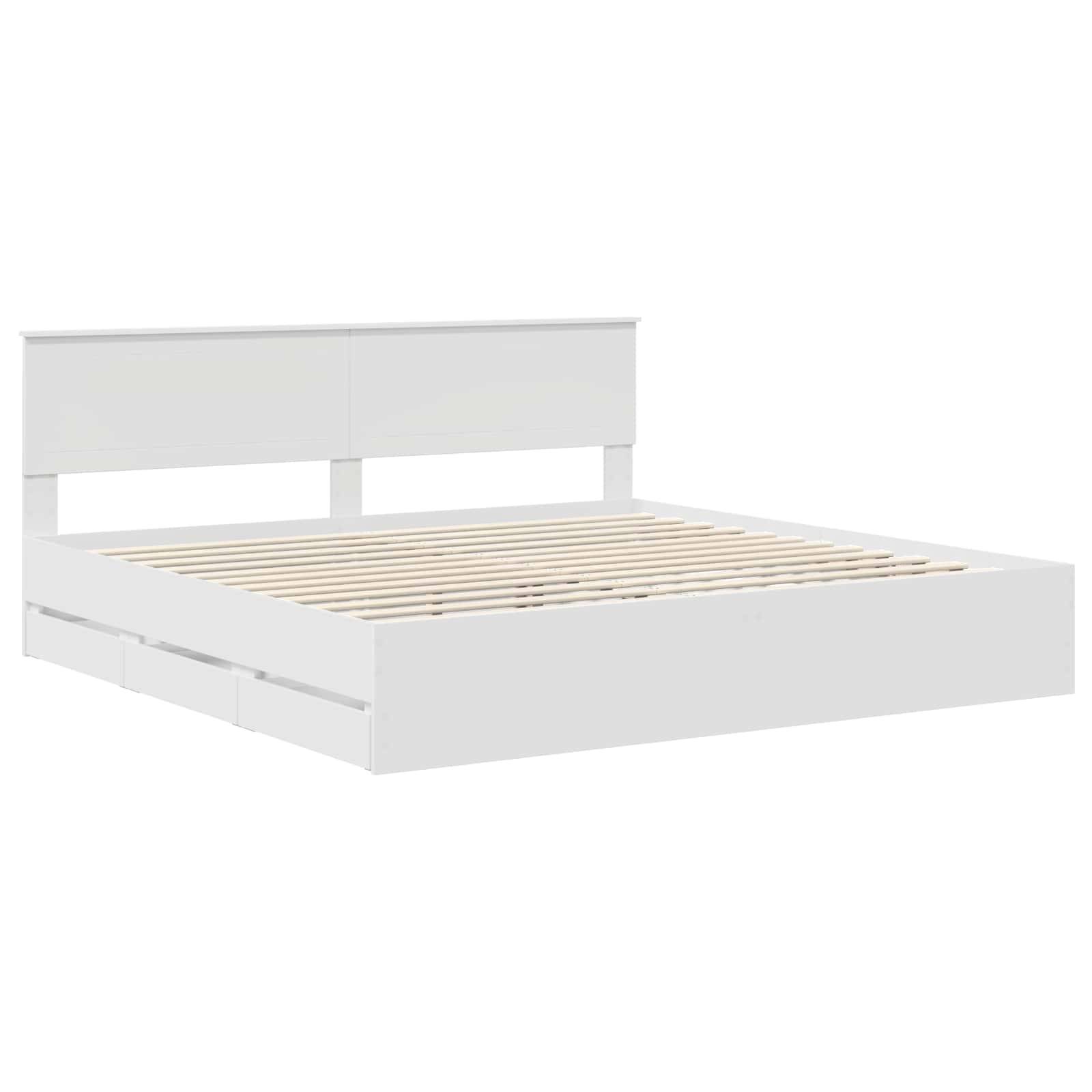 Weißer Plattformbettrahmen mit hohem Kopfteil und Holzlatten zur Matratzenunterstützung. Minimalistisches Design ohne sichtbare Bettwäsche.