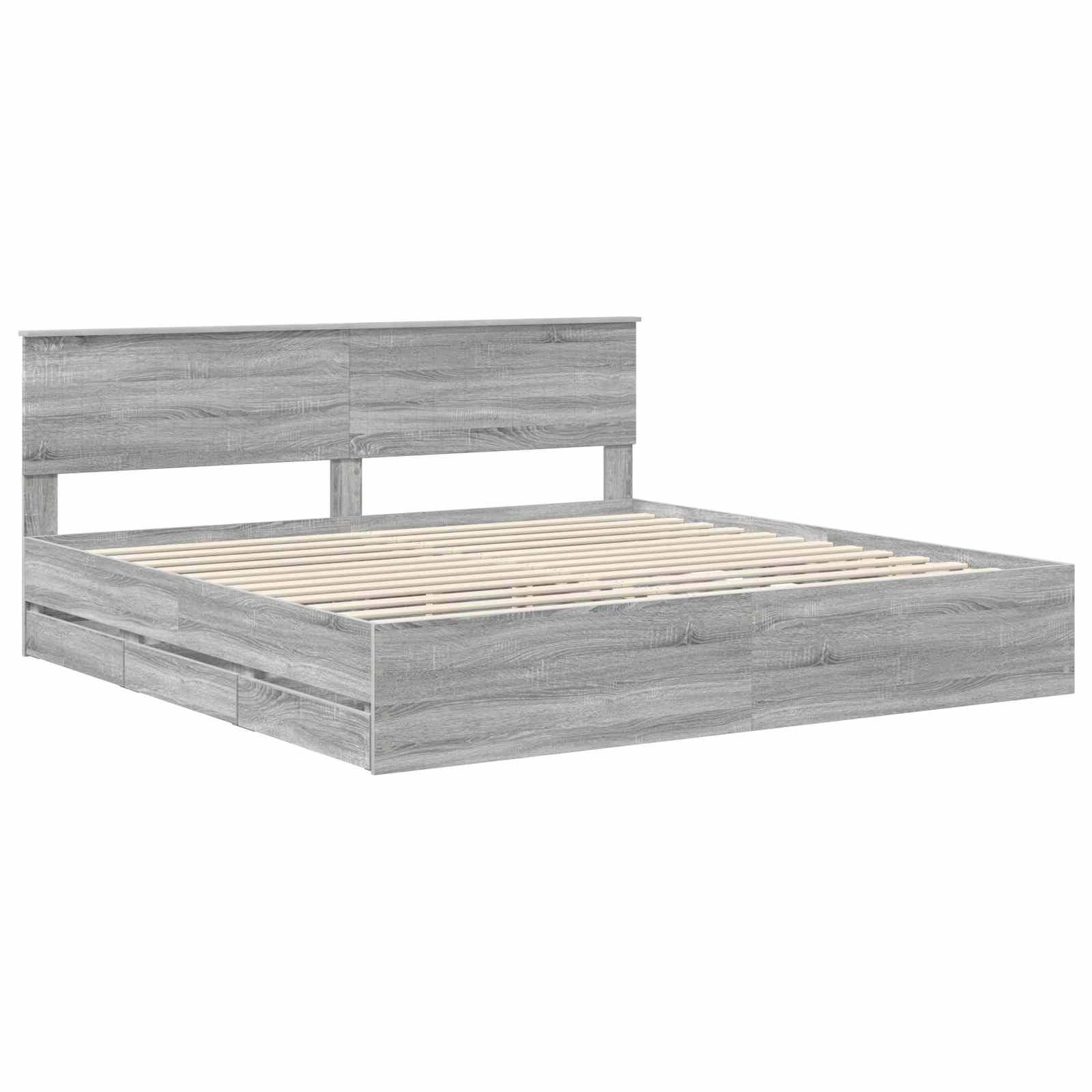 Ein Holzbettgestell mit einem hellgrauen Finish, ausgestattet mit einem Kopfteil und Unterbett-Aufbewahrungsschubladen.