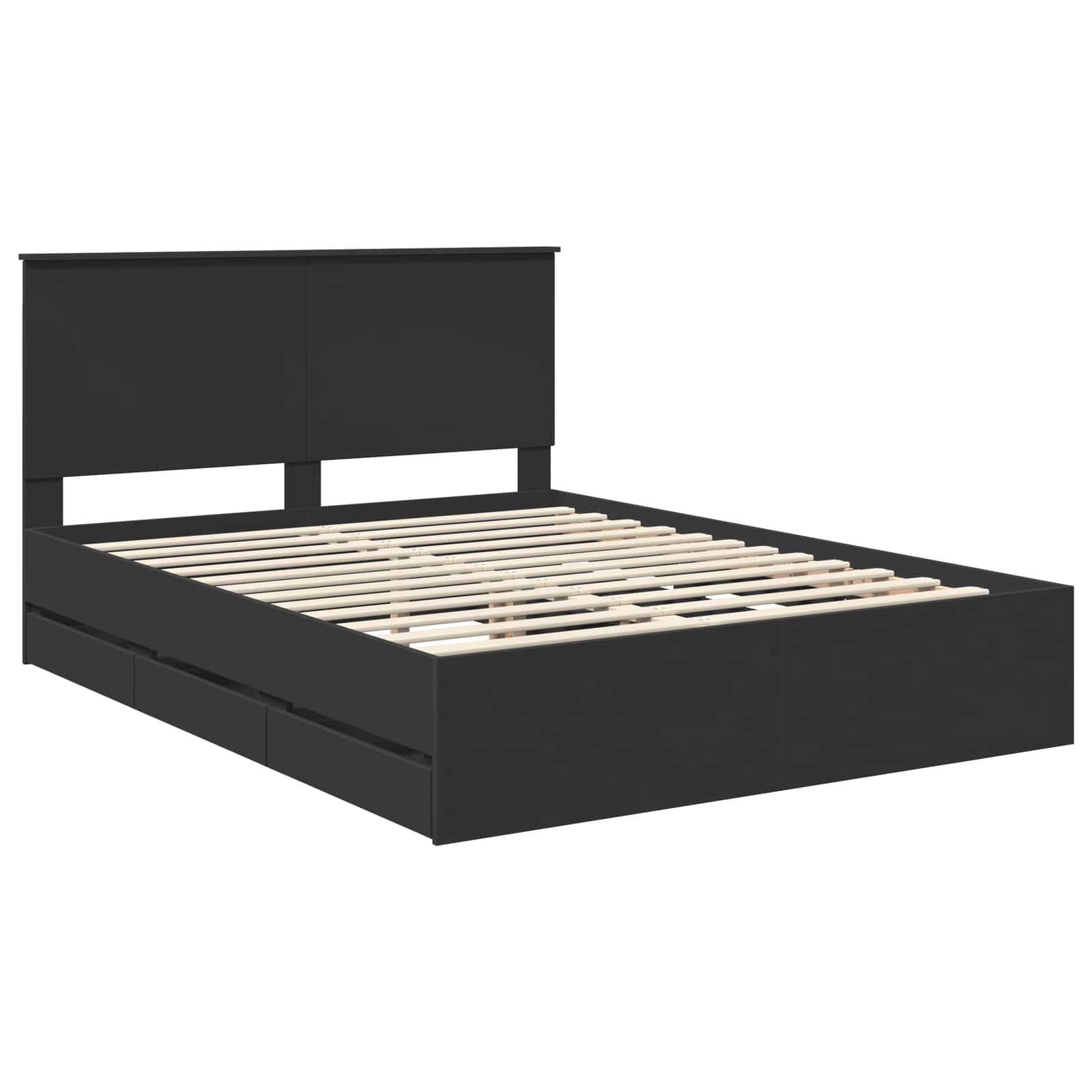 Schwarzer Holz-Bettrahmen mit einem hohen Kopfteil und Staurageschubladen darunter, von einem Winkel aus präsentiert, wobei die Holzlatten zur Matratzenunterstützung sichtbar sind.