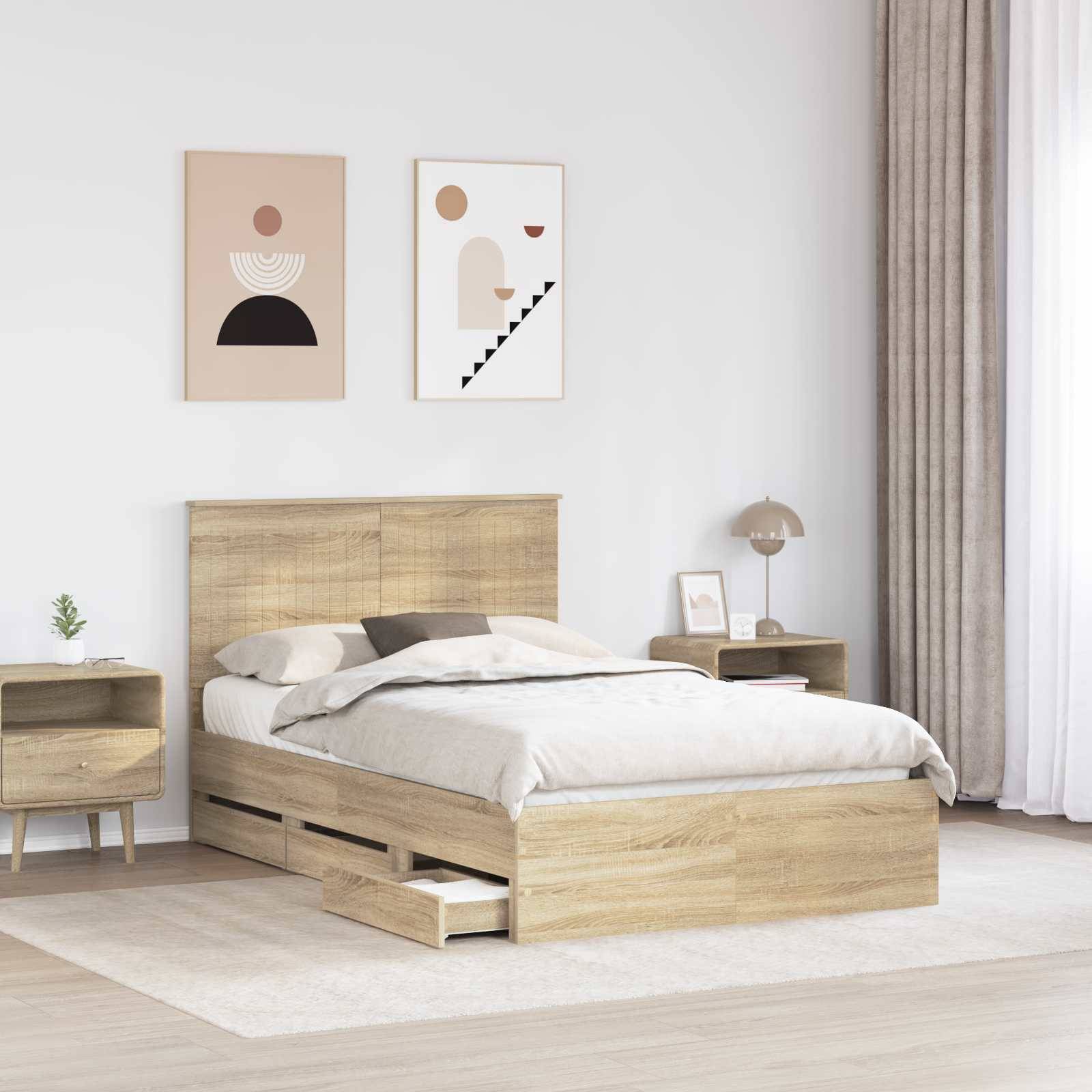Ein modernes Schlafzimmer präsentiert ein Holzbett mit einer beigen Bettdecke, passenden Nachttischen und minimalistischer Kunst an der Wand. Neutrale Töne dominieren.