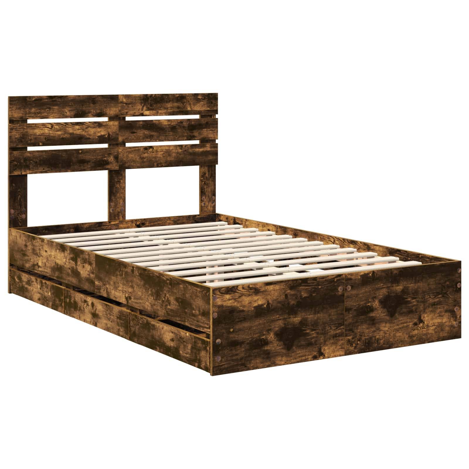 Ein Holzbettgestell mit rustikalem Design verfügt über einen Lattenrost-Kopfteil und Schubladen unter dem Bett.