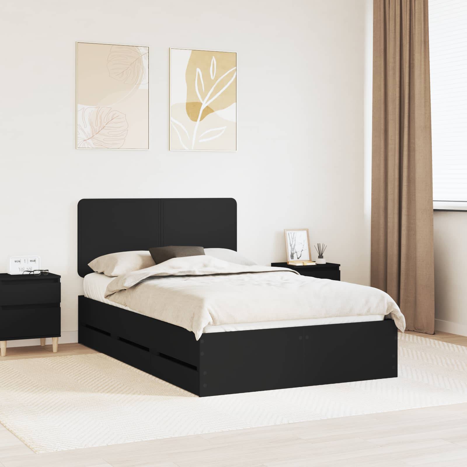 Minimalistisches Schlafzimmer mit schwarzem Bett mit beigefarbener Bettwäsche, passendem Nachttisch, neutraler Wandkunst und natürlicher Beleuchtung.