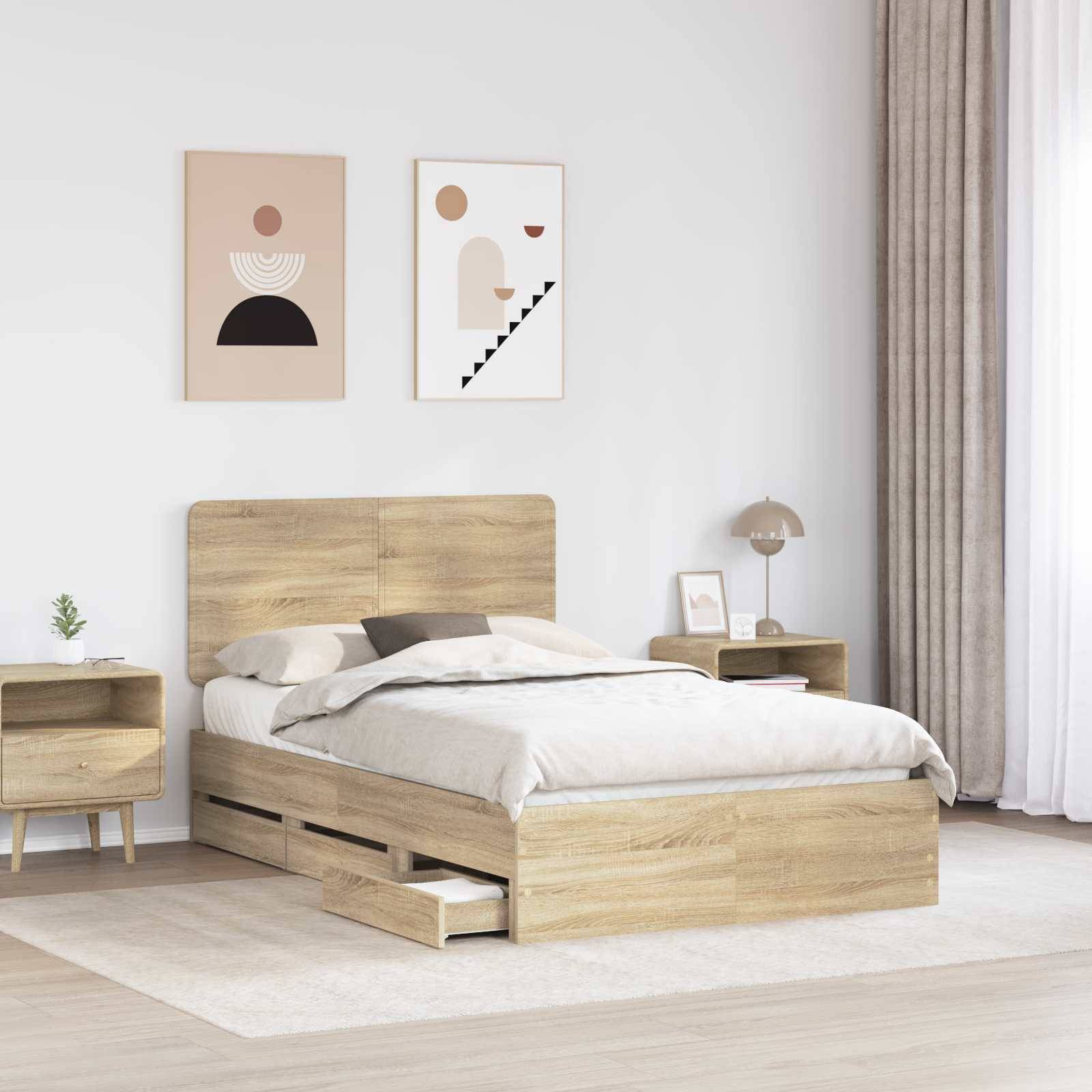 Ein modernes Schlafzimmer mit einem Holz-Plattformbett, zwei Nachttischen, minimalistischer Kunst an der Wand und einer Lampe, die eine ruhige Atmosphäre schafft.