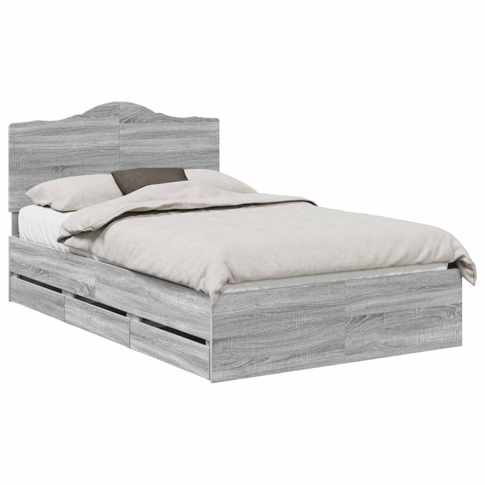 Ein graues Holzbett mit einer muschelförmigen Kopfseite und weißer Bettwäsche, einschließlich Kissen und einer beigen Bettdecke, ist in einer Schlafzimmerumgebung zu sehen.