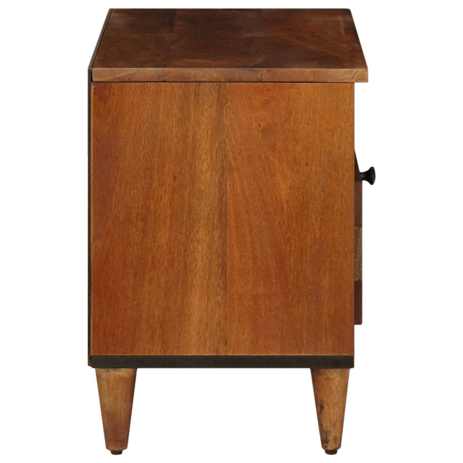 Ein Beistelltisch aus Holz mit schlichtem Design, ausgestattet mit vier Beinen und einem kleinen Griff an der Seite. Der Tisch hat eine dunkle Holzoberfläche.