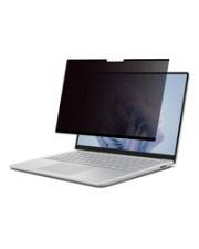 Ein Computermonitor mit Seitenpanelen und ein kleines rundes Objekt, wahrscheinlich ein Steuergerät, das auf der rechten Seite platziert ist.