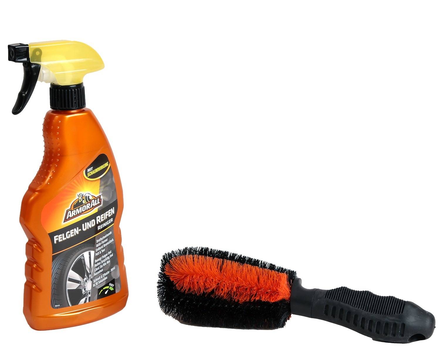 Flasche mit Reifenreiniger mit Sprühaufsatz neben einer schwarzen und orangefarbenen Reinigungsbürste auf weißem Hintergrund.