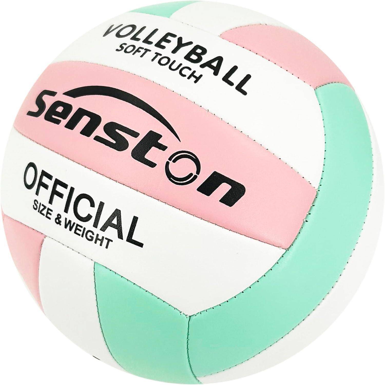 Ein Volleyball mit abwechselnd pastellrosa, weißen und grünen Feldern. Der Ball trägt die Aufschrift 