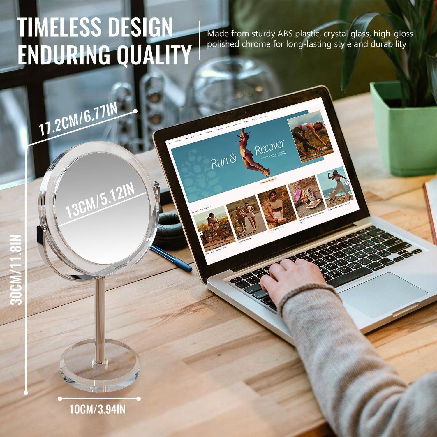 Laptop auf einem Holzschreibtisch zeigt die Website 'Run & Recover'. Ein rundes Spiegel steht daneben. Text hebt 'Zeitloses Design, Dauerhafte Qualität' hervor.