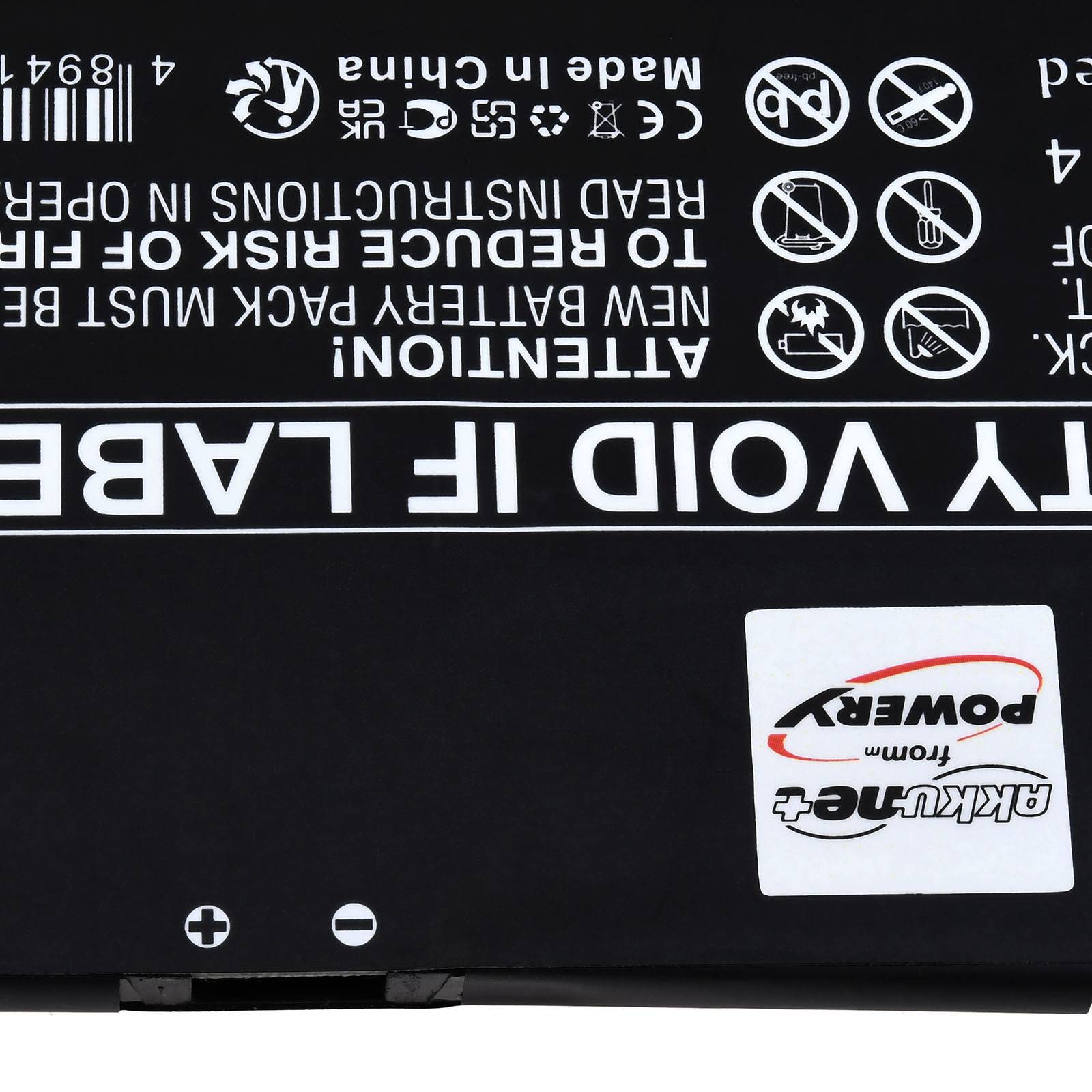 Eine schwarze Batterie mit Warnhinweisen für Regen, Recycling, Entsorgung und Feuerrisiken. Es steht geschrieben: 