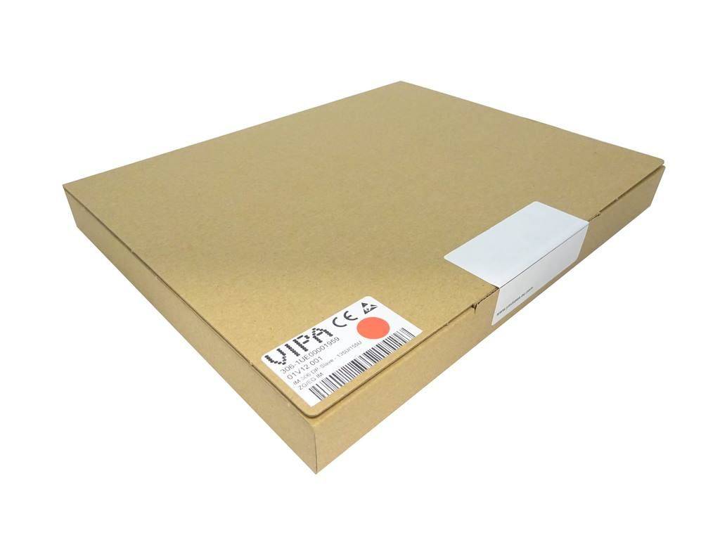 Eine schlichte Kartonschachtel mit einem weißen Etikett, das einen Barcode, CE-Zeichen und Recycling-Symbol auf einer Seite trägt.