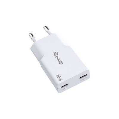 Ein Dual-Port 30W USB-Ladegerät mit zwei USB-C-Anschlüssen, entwickelt für effizientes Laden, mit kompaktem Design und europäischem Steckertyp.