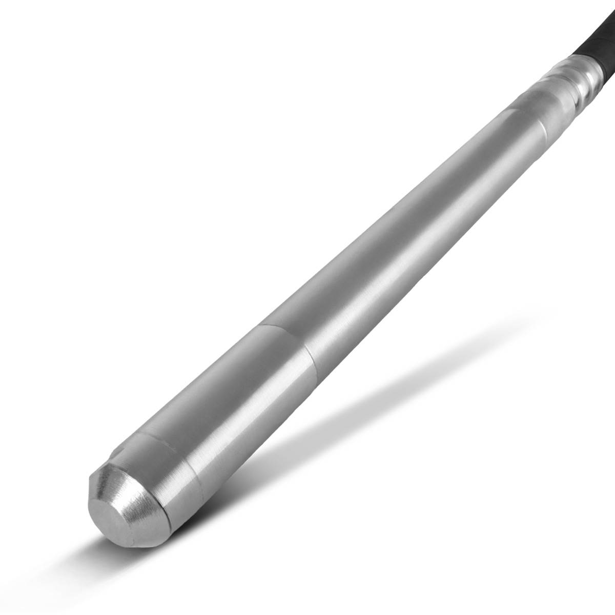 Ein schlankes, metallisches Zylinderwerkzeug mit einer spitzen Spitze, das für Präzisionsaufgaben verwendet wird und vor einem weißen Hintergrund dargestellt wird.