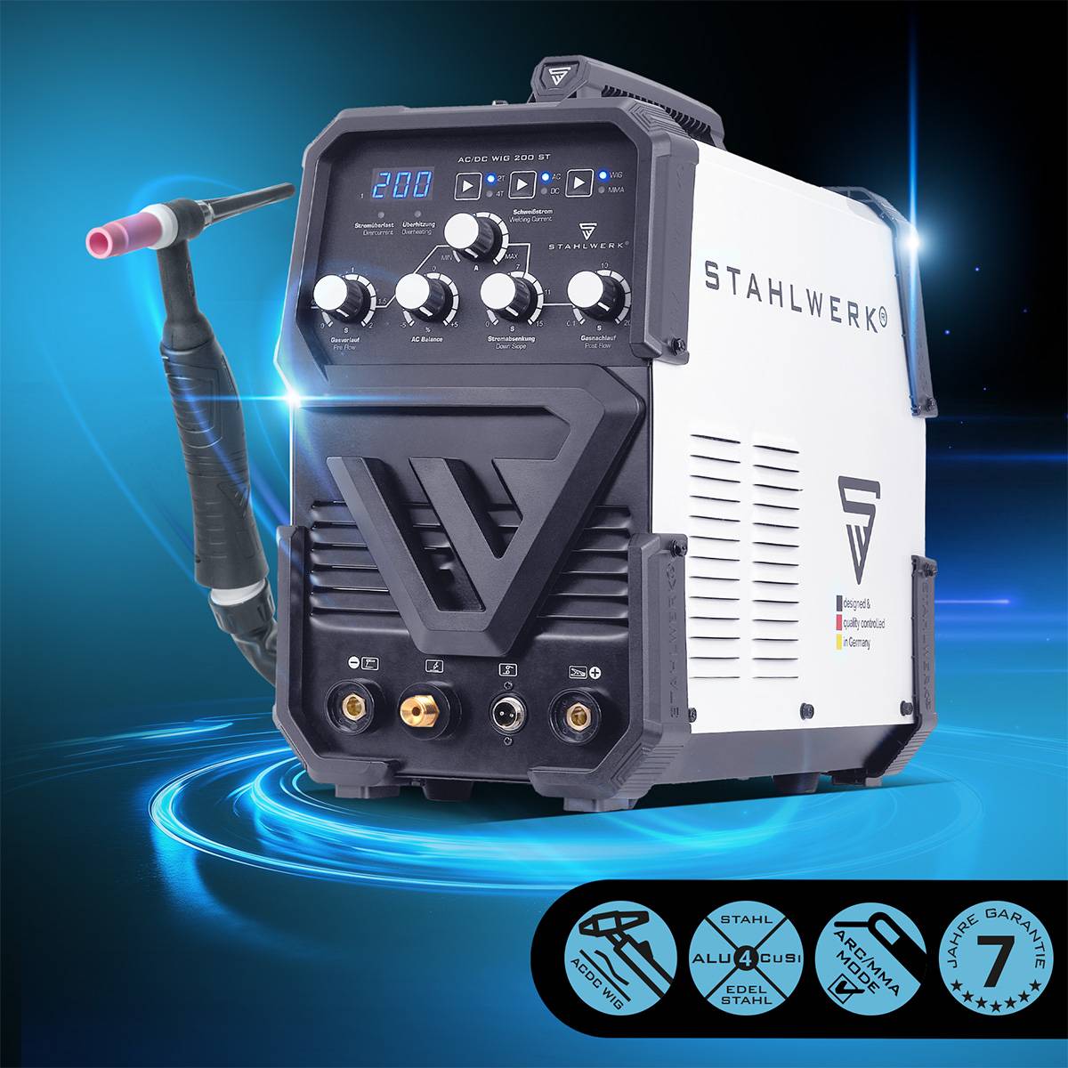 TIG 200 AC/DC Schweißgerät mit Bedienknöpfen, digitaler Anzeige und Brennergriff, auf einem blauen Hintergrund mit Lichteffekt. Logos zeigen Garantie und Materialkompatibilität.