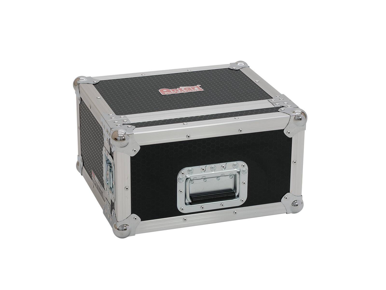 Ein schwarzer und silberner Metallflightcase mit verstärkten Ecken und einem seitlichen Griff, der zum sicheren Transport von Ausrüstung verwendet wird.