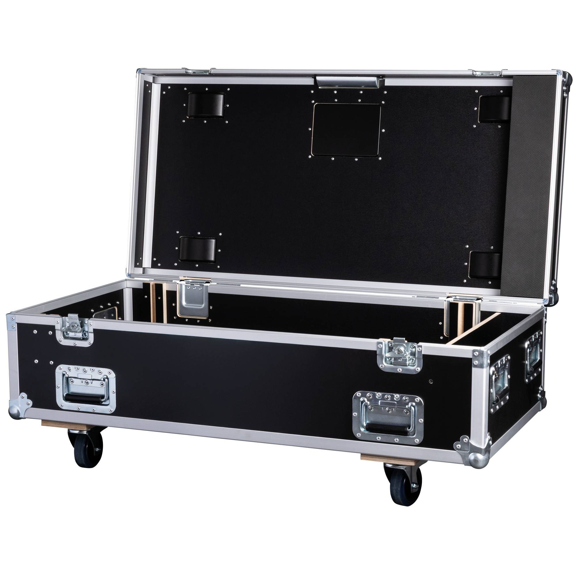 Ein schwarzer Aufbewahrungs- oder Transportkoffer mit Metallkanten und Verschlüssen, geöffnet, um einen geräumigen Innenraum zu zeigen, der zur sicheren Beförderung von Ausrüstung verwendet wird.