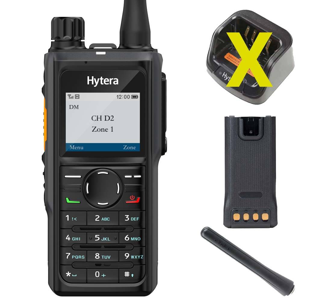 Hytera Sprechfunkgerät mit Ladestation und zusätzlichem Akku. Display zeigt „CH D2 Zone 1