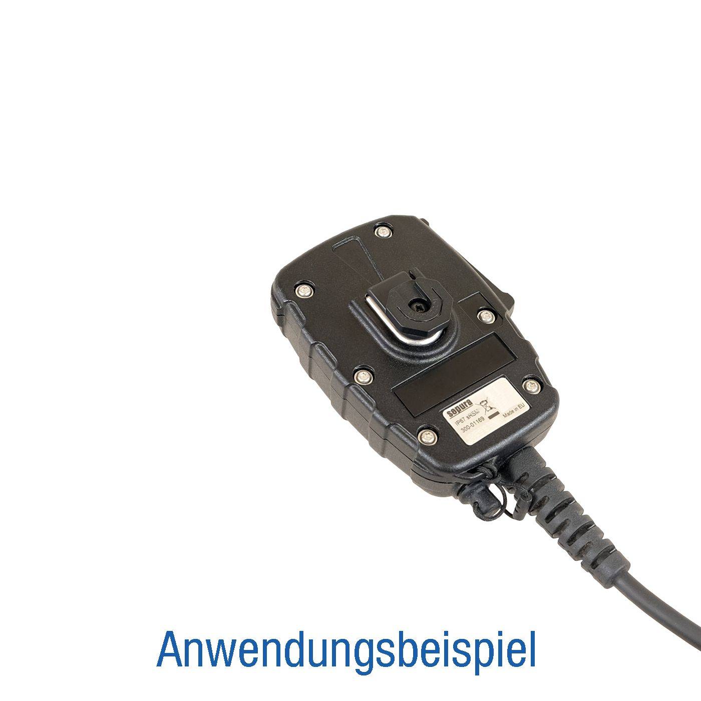 Eine Nahaufnahme eines schwarzen technischen Geräts mit einem seitlichen Anschluss und sichtbaren Schrauben. Das Wort „Anwendungsbeispiel