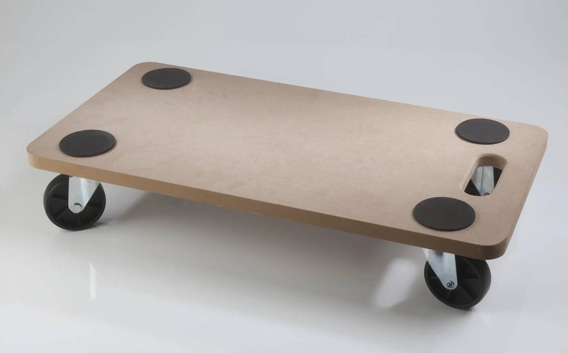 Ein Holz-Balancebrett mit vier schwarzen, runden Griffpolstern an den Ecken, das auf einer gebogenen Metallbasis für Stabilitätstraining montiert ist.