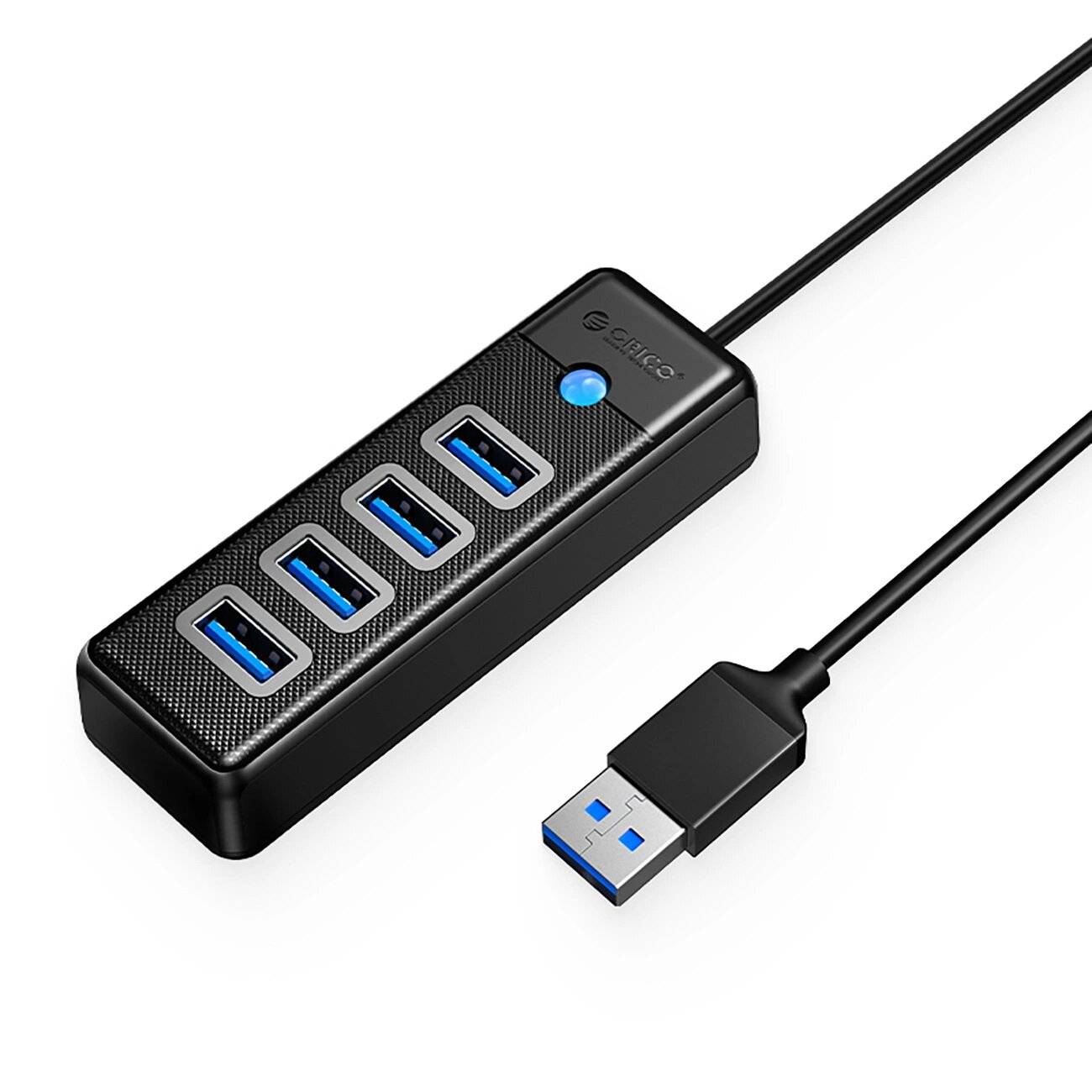 Ein schwarzer USB-Hub mit vier USB 3.0-Anschlüssen und einem Verbindungskabel, entwickelt zur Erweiterung der Gerätekonnektivität.