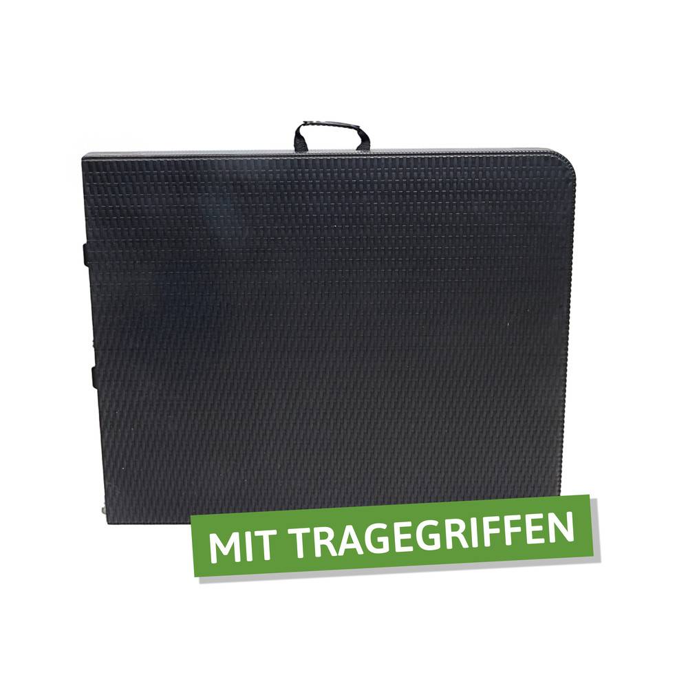 Ein Klappkoffer mit einer strukturierten Oberfläche und einem Griff wird gezeigt. Ein grünes Etikett trägt die Aufschrift „mit Tragegriffen