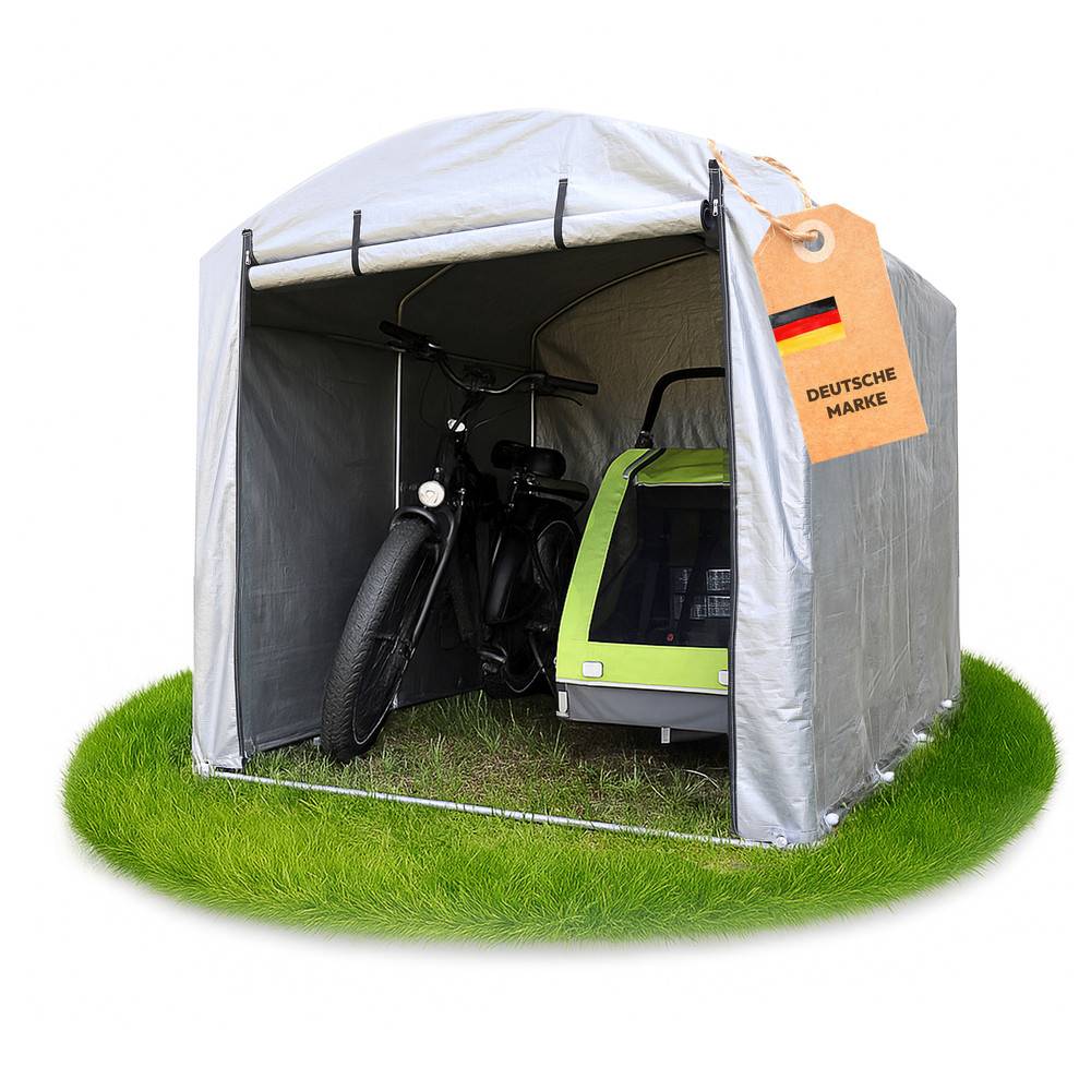 Ein Fahrrad mit einem Kinderanhänger ist in einem kleinen, grauen Lagerzelt mit der Aufschrift 