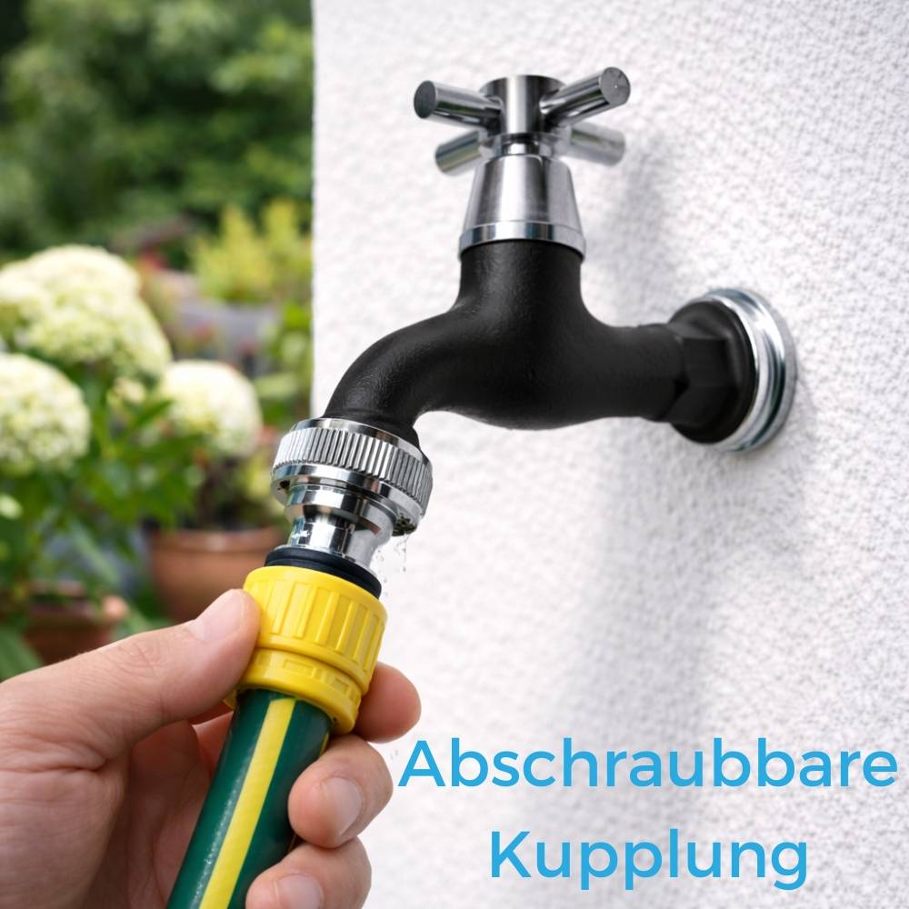 Eine Hand verbindet einen Gartenschlauch mit einer gelben Düse an einem Wasserhahn an einer weißen Wand. Text lautet: 'Abschraubbare Kupplung'.