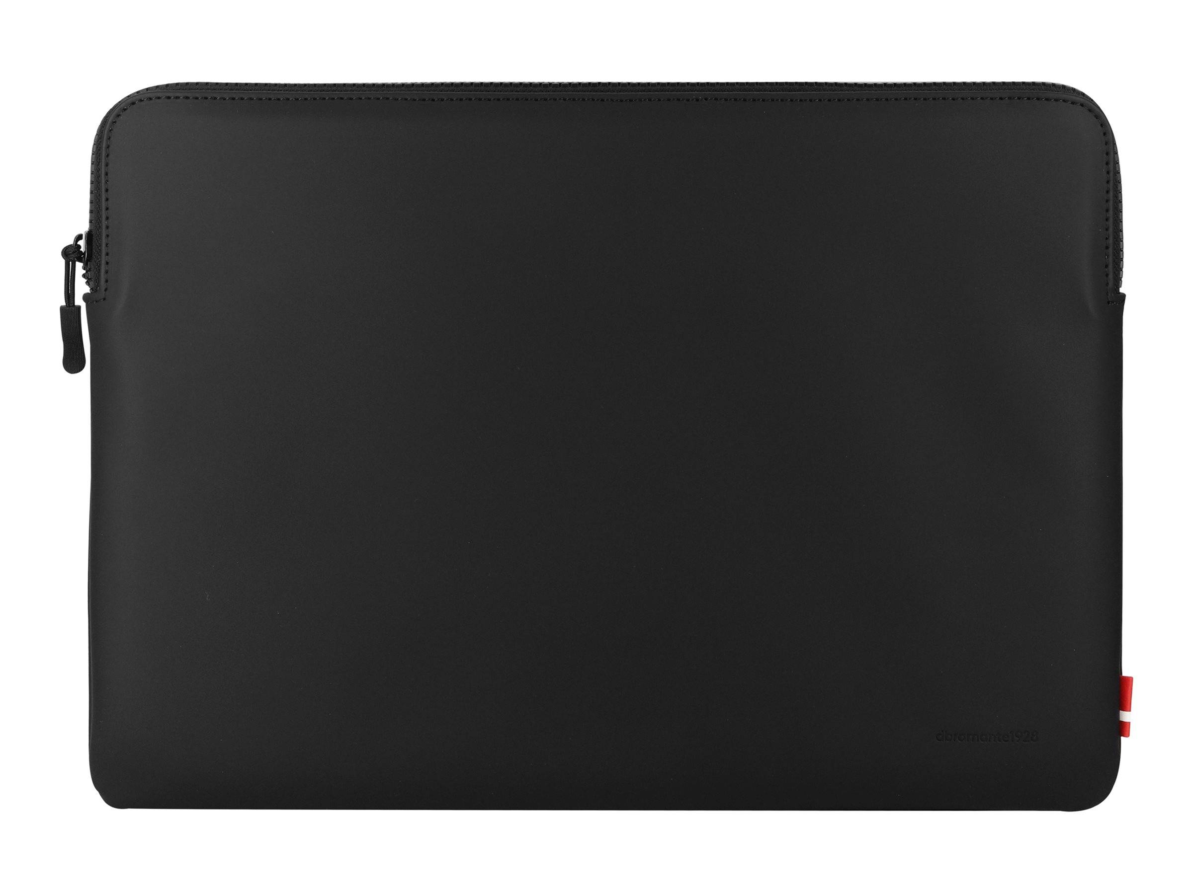 Eine schwarze Laptoptasche aus Leder mit minimalistischem Design, versehen mit dezenten Nähten und einem kleinen Markenlogo in der unteren Ecke.